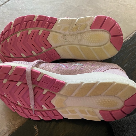 Worn twice! New Balance Kids Fuel Core Shoes YPURGOG, Pink, 3Y - Picture 6 of 6